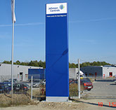 structura metalica rigida, fete drepte placate cu alucobond, iluminare cu LED-uri